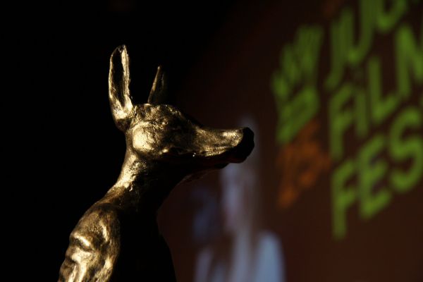 Der Lobo ist ein vergoldeter Windhund und die Preistrophäe des Festivals