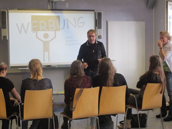 Medienfachberater Klaus Lutz bei einem Workshop